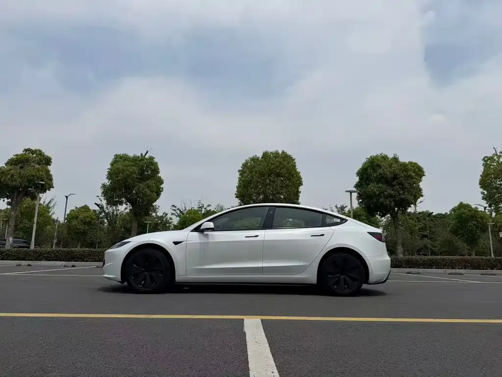 Tesla Model 3 — фото 3