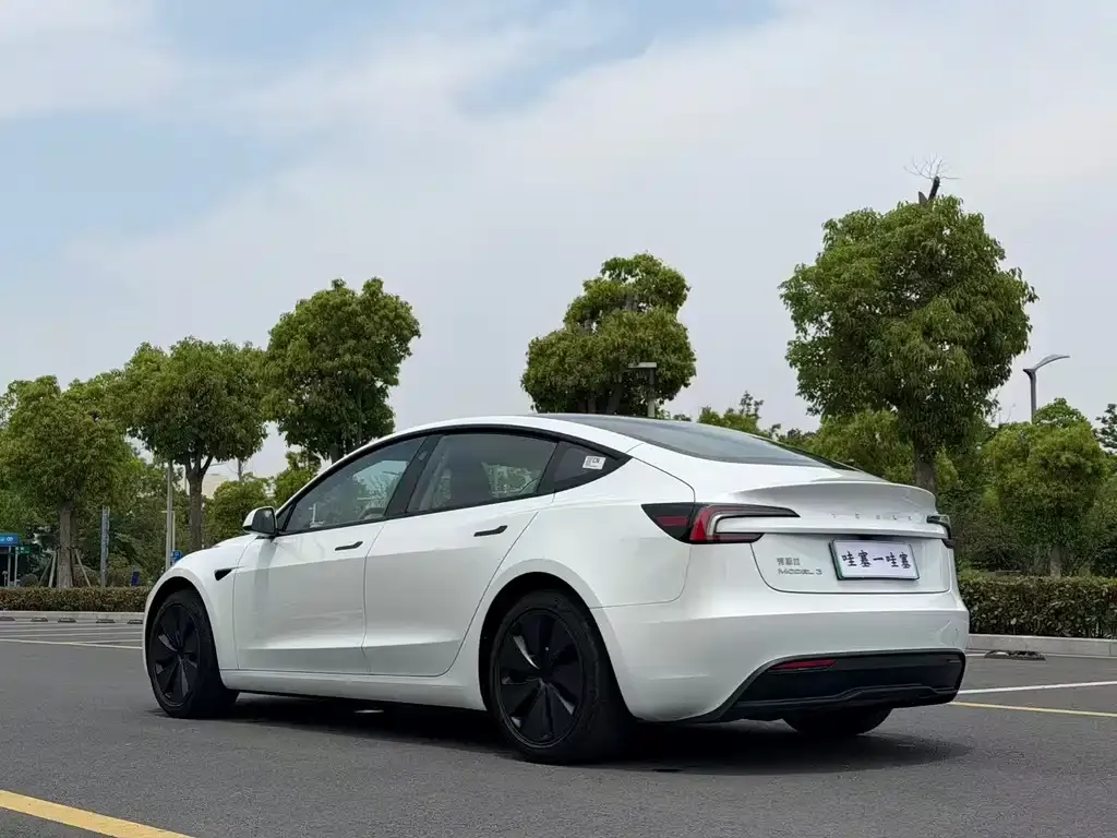 Tesla Model 3 — фото 8