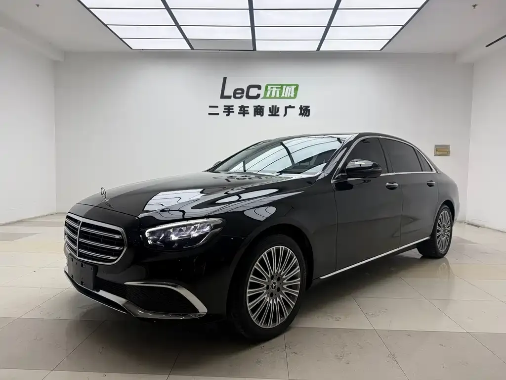 Mercedes-Benz E-Class — фото 1