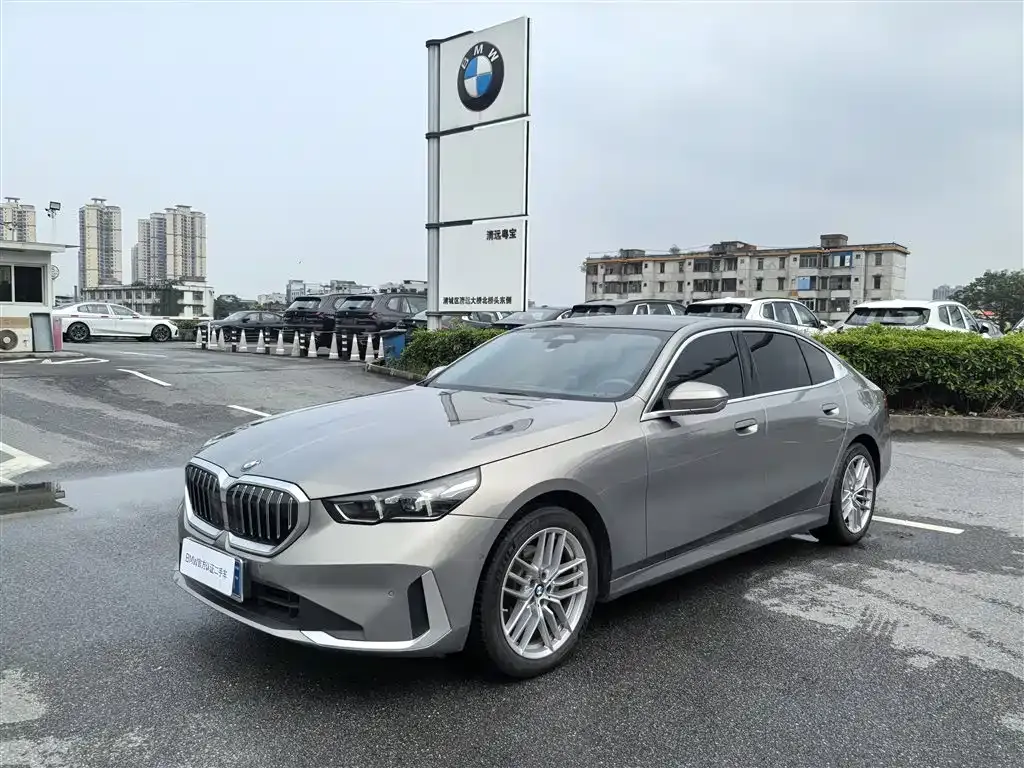 BMW 5 Series — фото 1