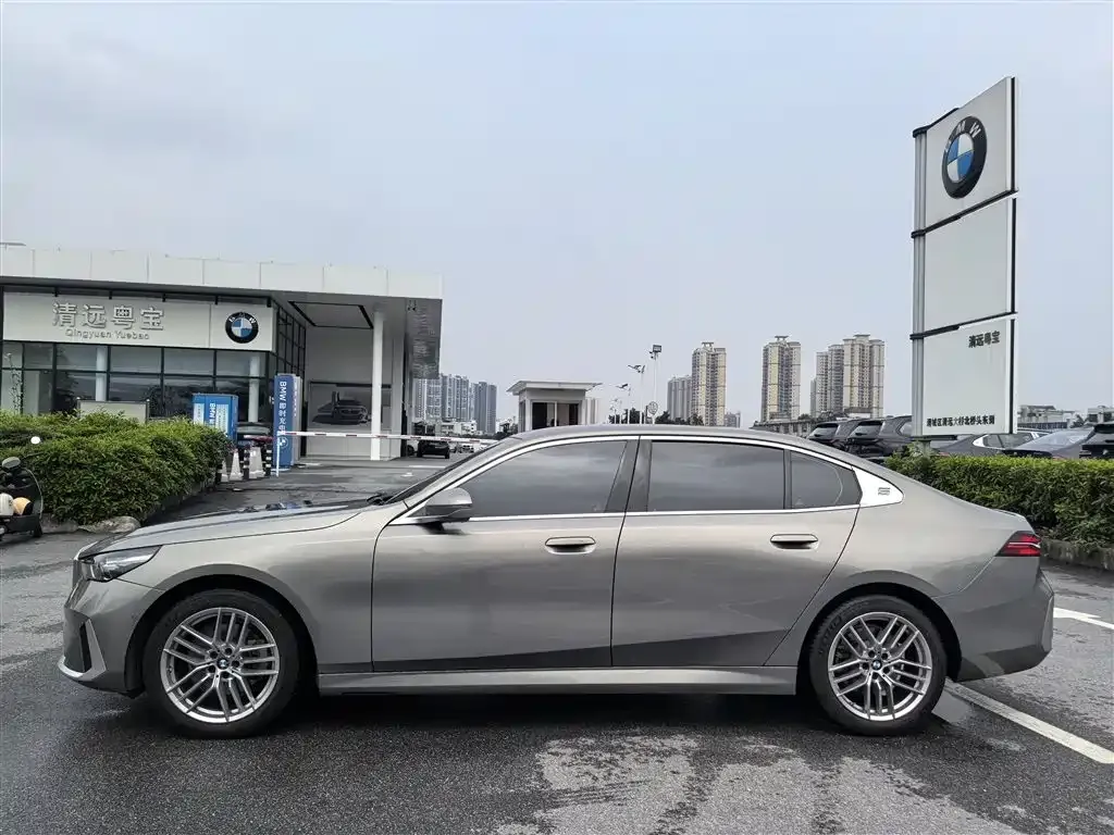 BMW 5 Series — фото 4