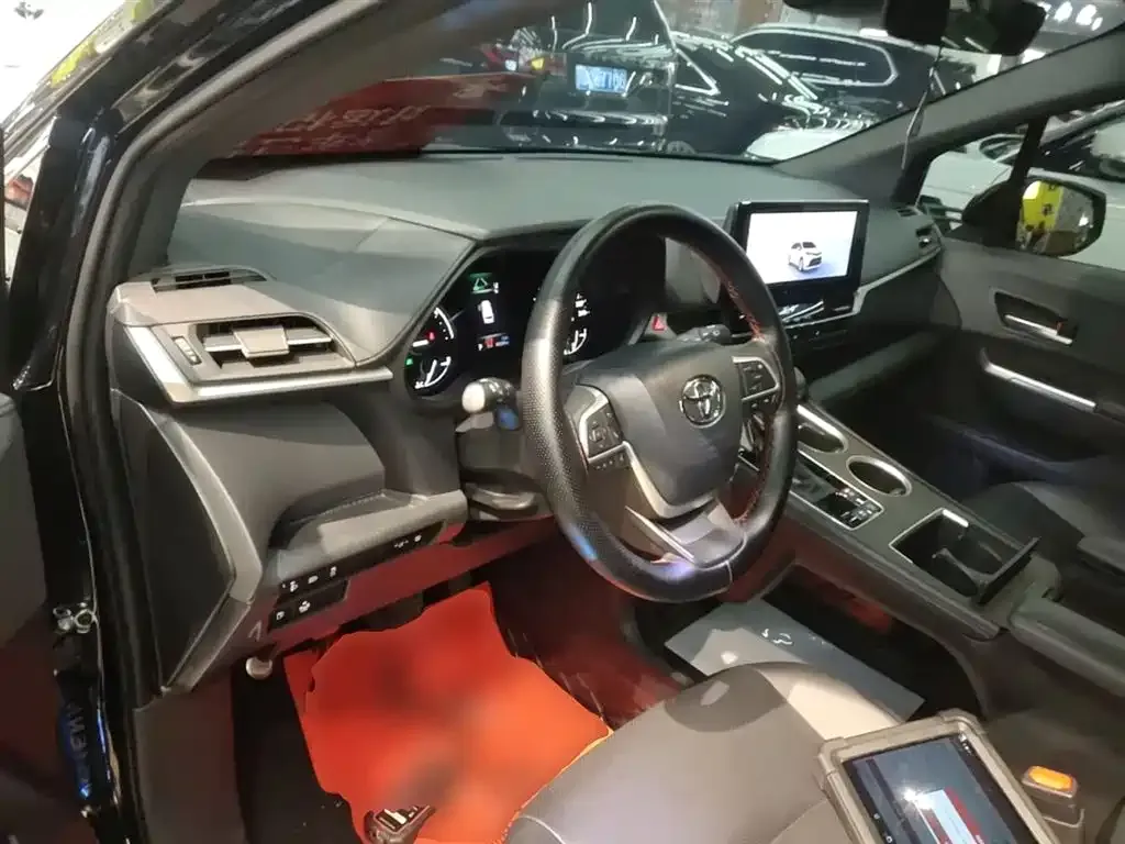 Toyota Sienna — фото 10