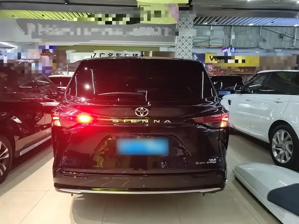 Toyota Sienna — фото 4