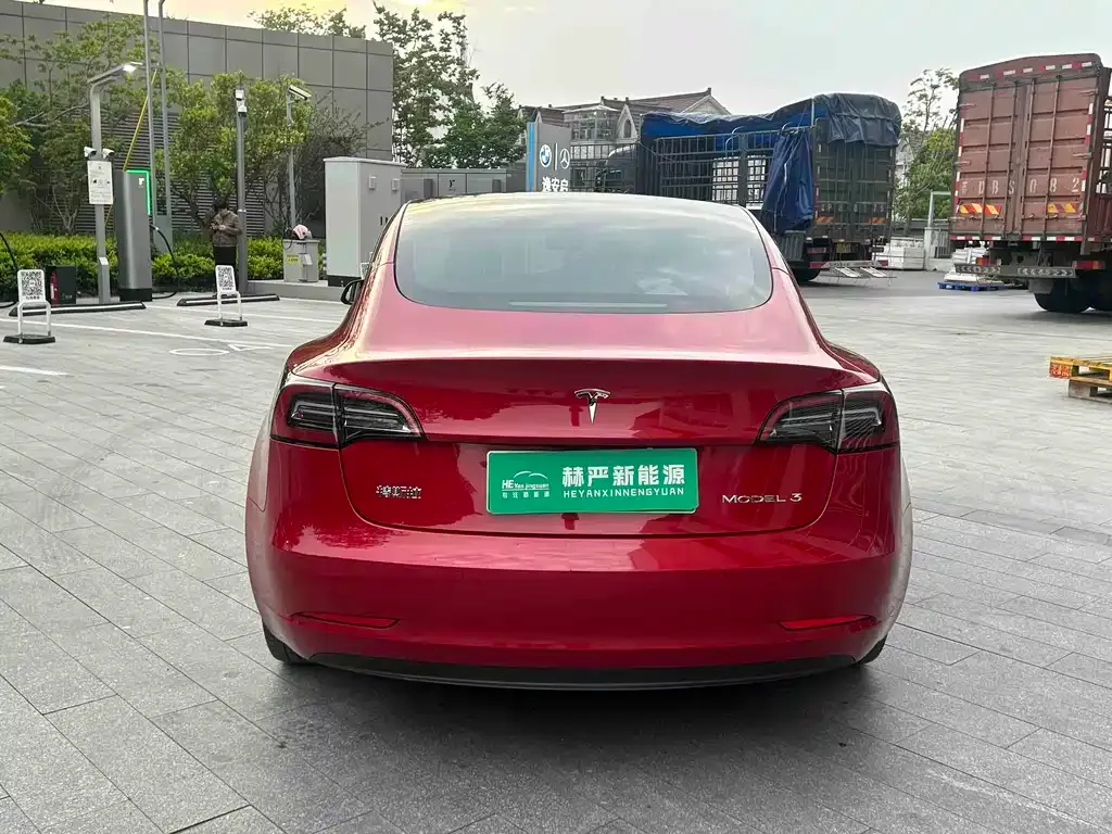 Tesla Model 3 — фото 2