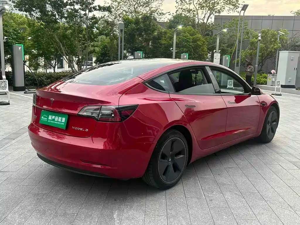 Tesla Model 3 — фото 8