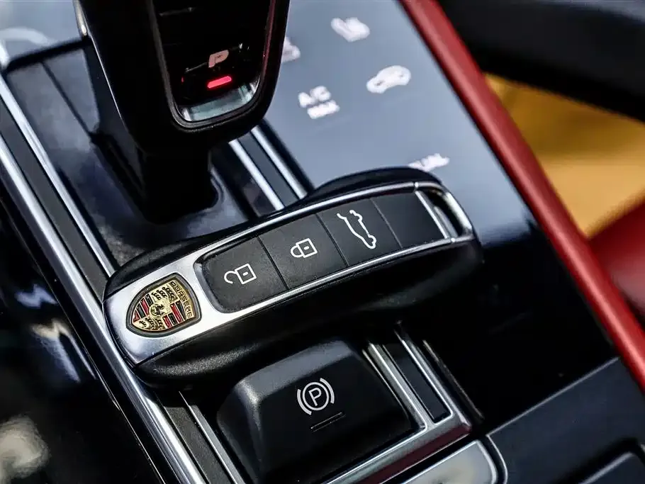 Porsche Cayenne Hybrid — фото 9