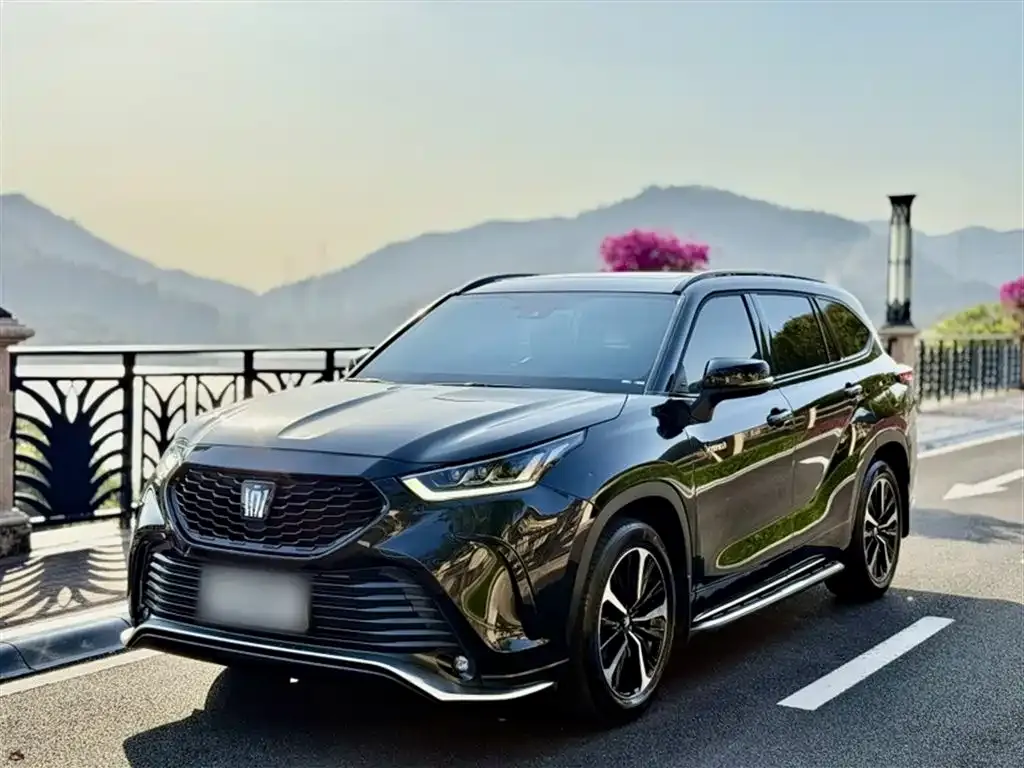 Toyota Crown Kluger 2024 из CN, фото 3
