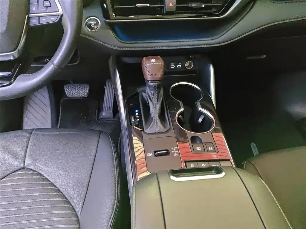 Toyota Crown Kluger 2024 из CN, фото 6