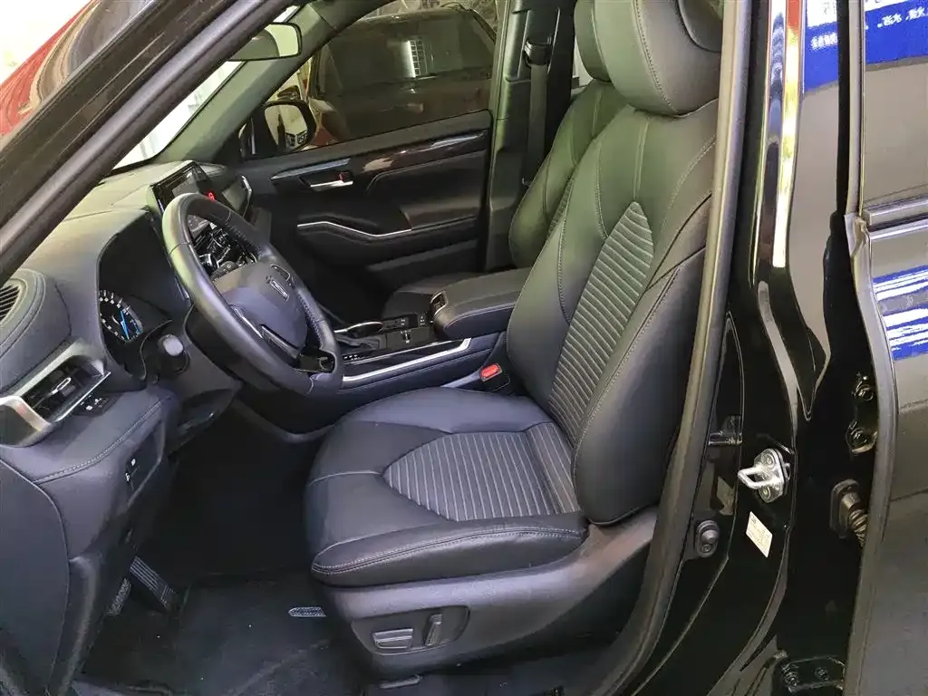 Toyota Crown Kluger 2024 из CN, фото 2