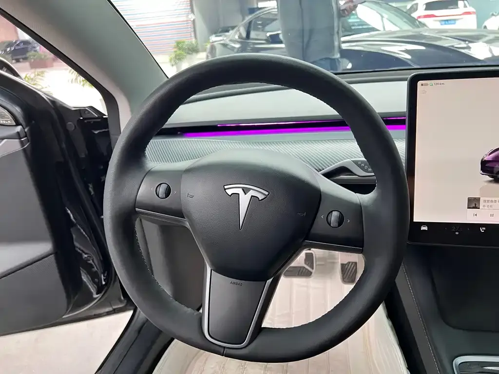 Tesla Model 3 — фото 8