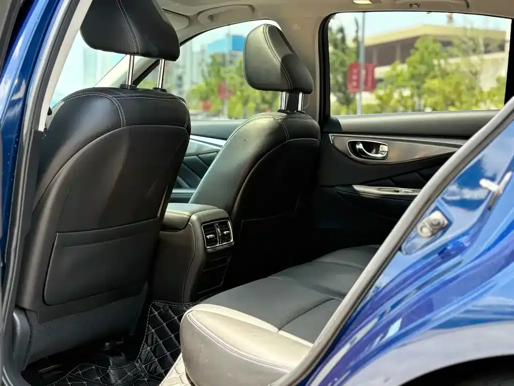 Infiniti Q50L 2023 из CN, фото 2