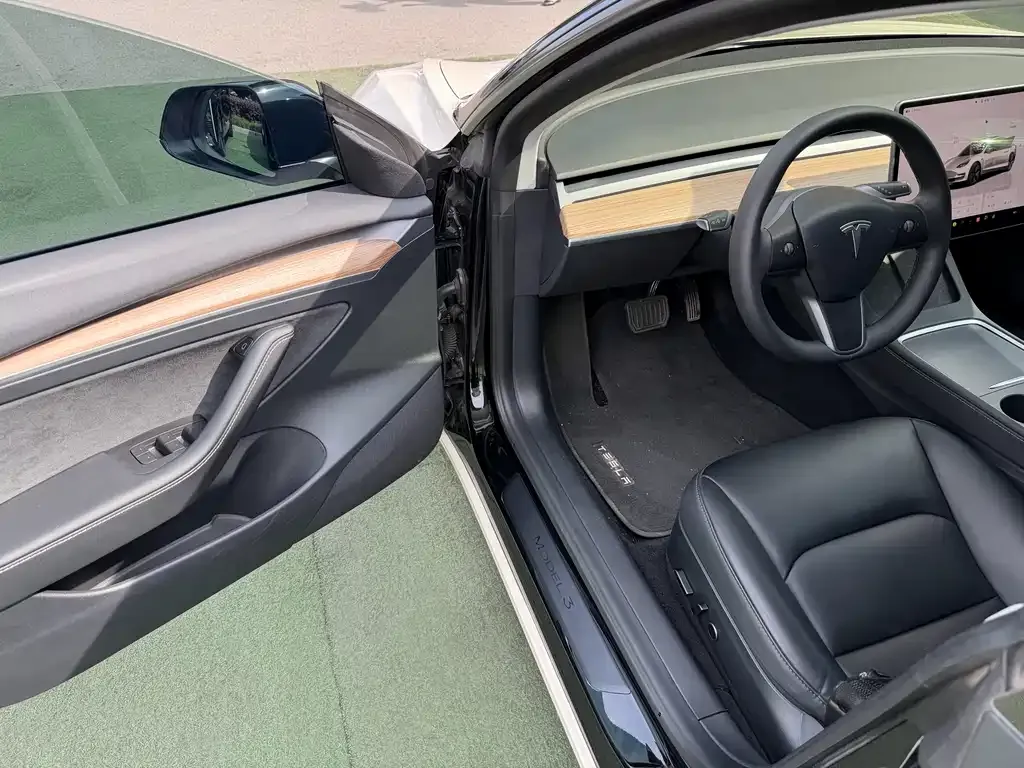 Tesla Model 3 — фото 8