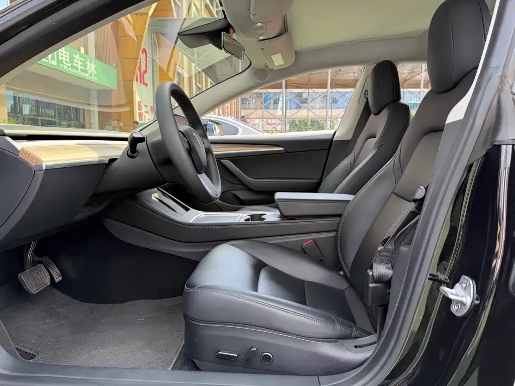 Tesla Model 3 — фото 4