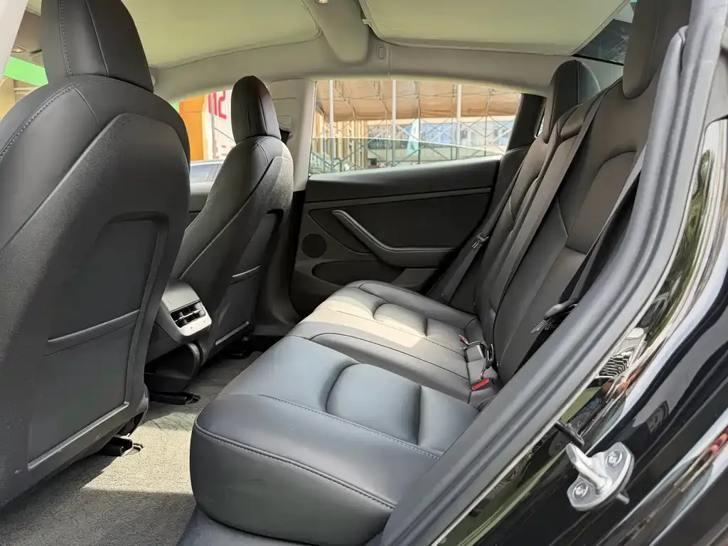 Tesla Model 3 — фото 10