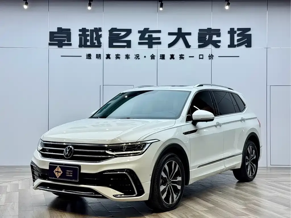 Volkswagen Tiguan L — фото 1
