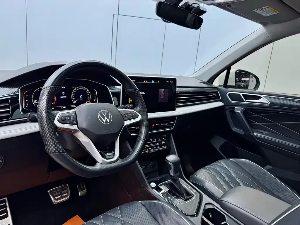Volkswagen Tiguan L — фото 9