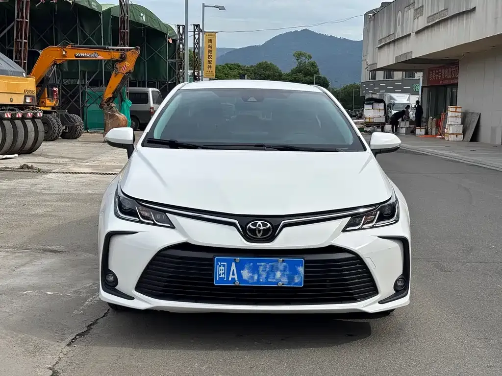 Toyota Corolla — фото 2
