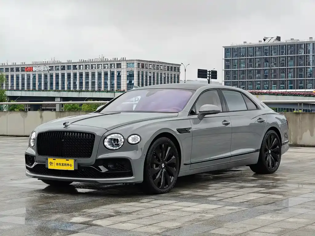 Bentley Flying Spur — фото 1