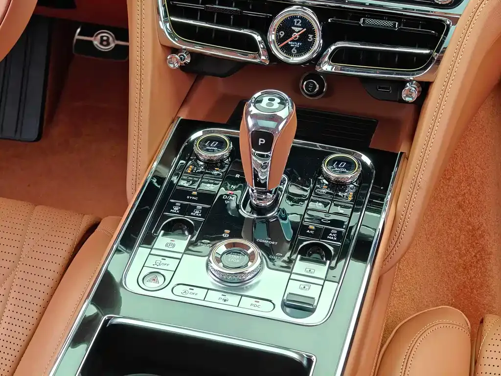 Bentley Flying Spur — фото 6