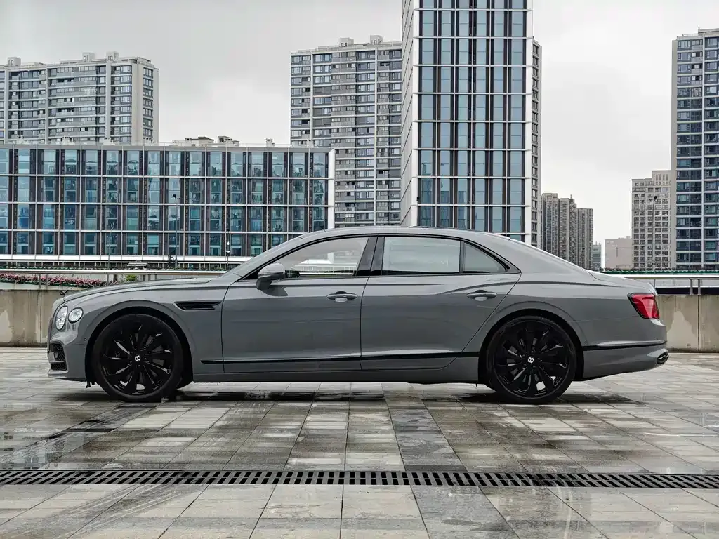 Bentley Flying Spur — фото 10