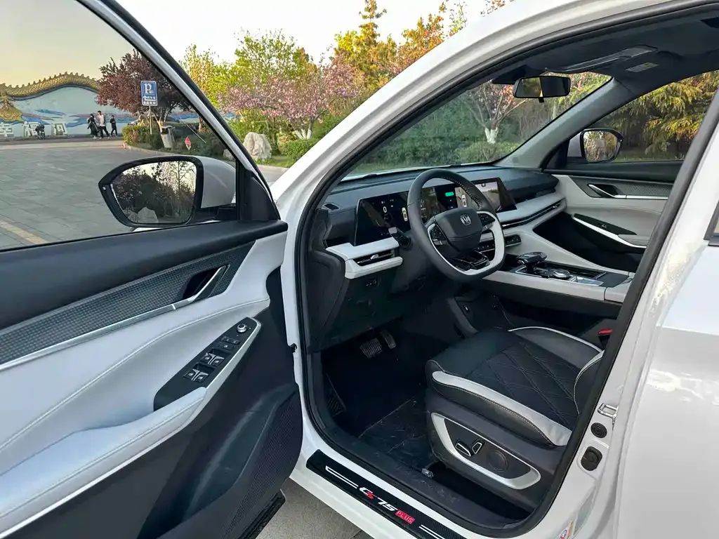 Changan CS75PLUS — фото 3