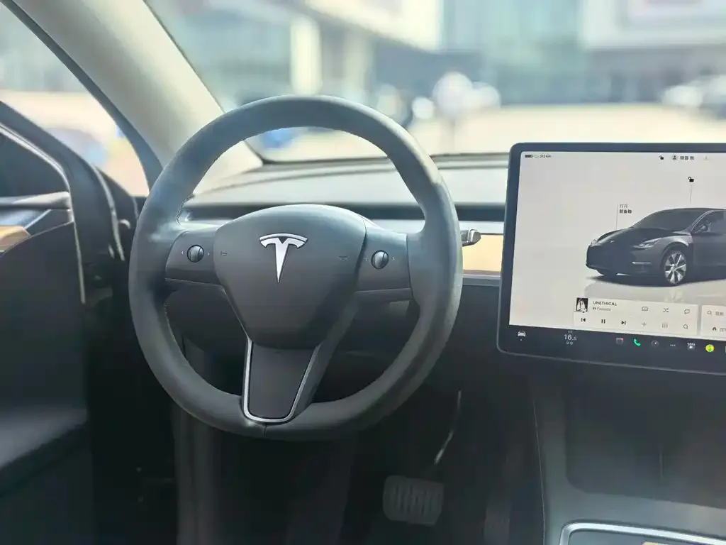 Tesla Model Y — фото 3