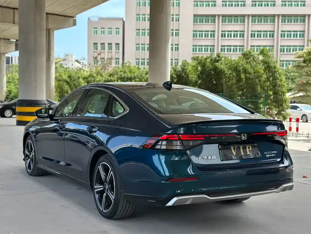 Honda Accord — фото 8