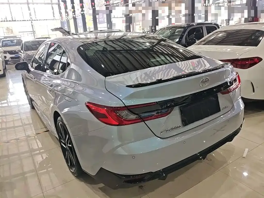 Toyota Camry — фото 10