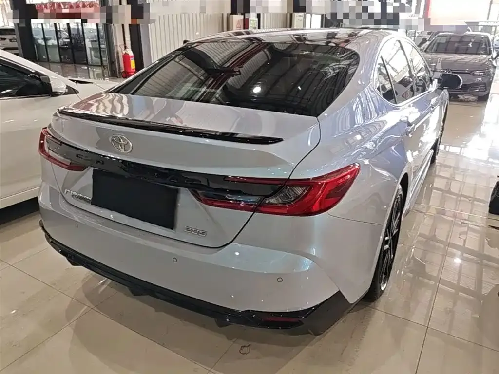 Toyota Camry — фото 2