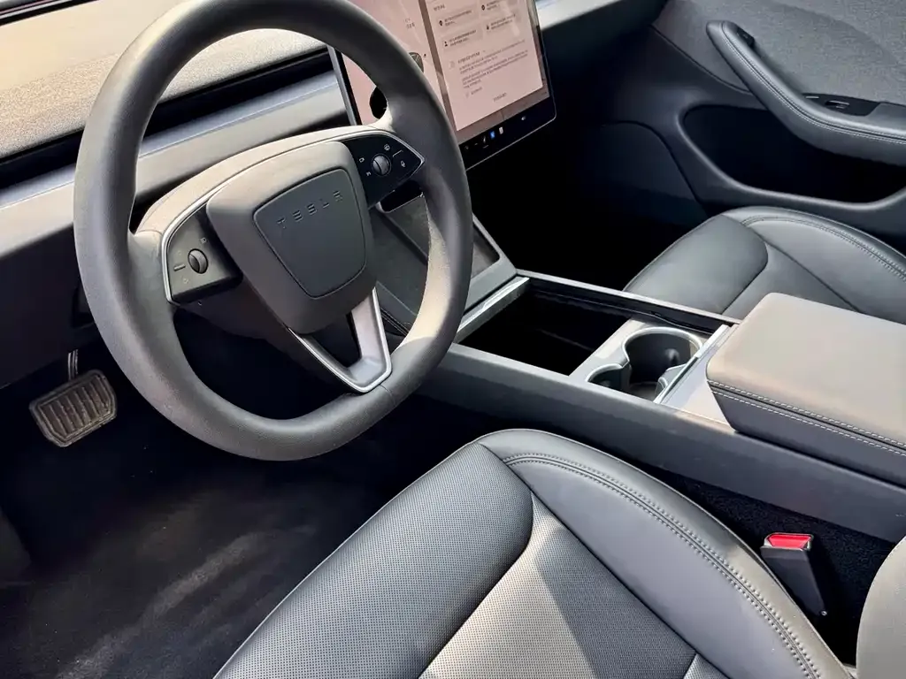 Tesla Model 3 — фото 3
