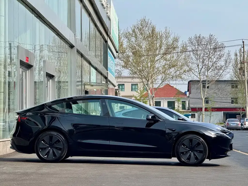 Tesla Model 3 — фото 9