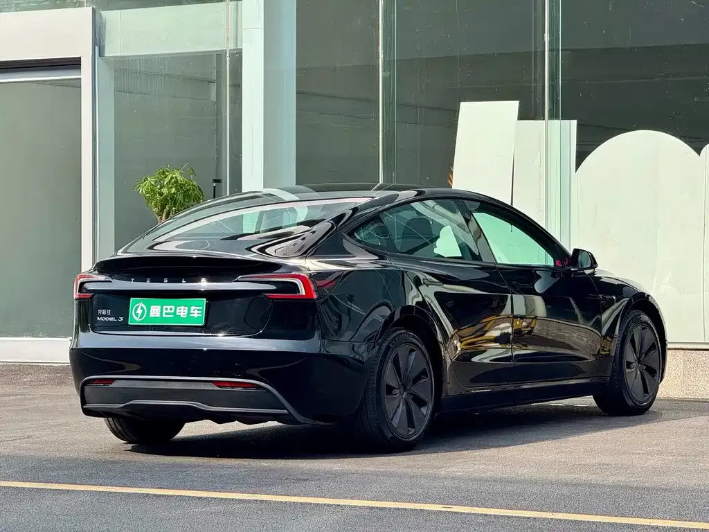 Tesla Model 3 — фото 8