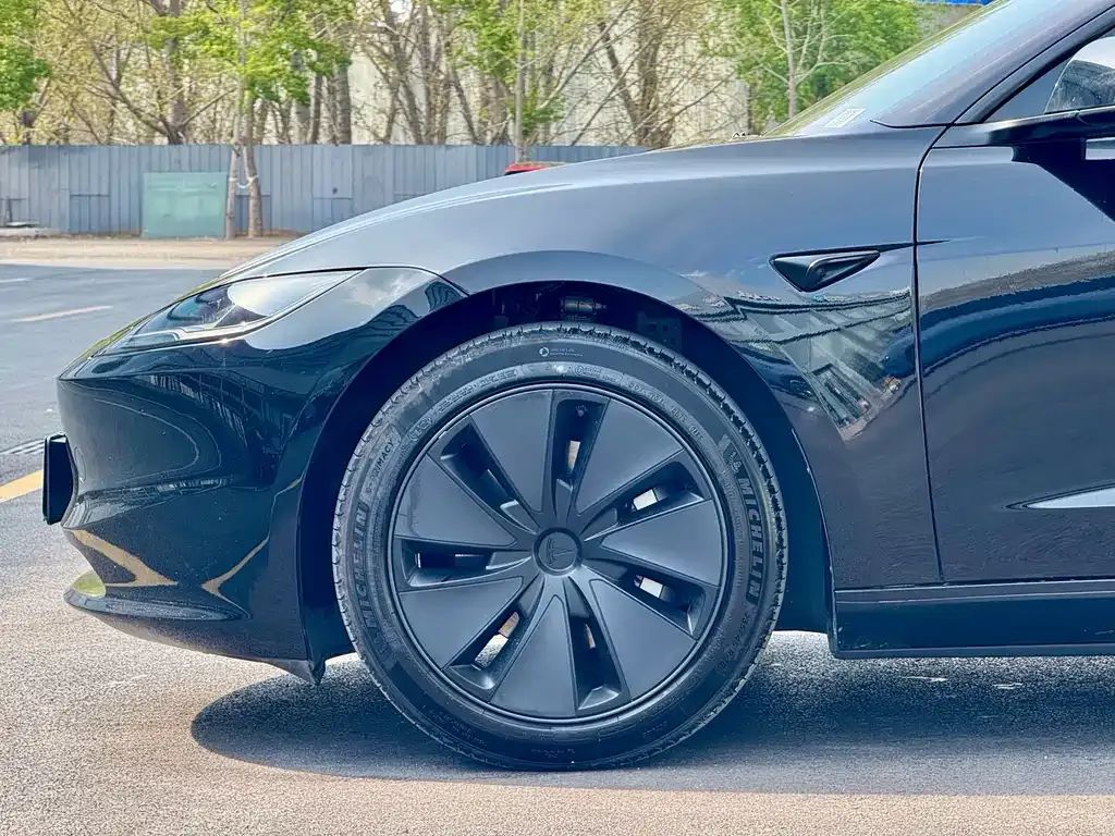Tesla Model 3 — фото 10
