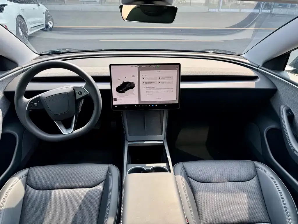Tesla Model 3 — фото 2