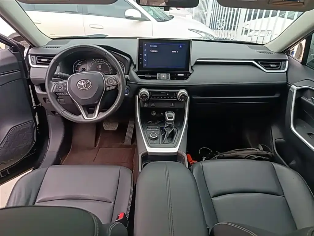 Toyota RAV4 — фото 5