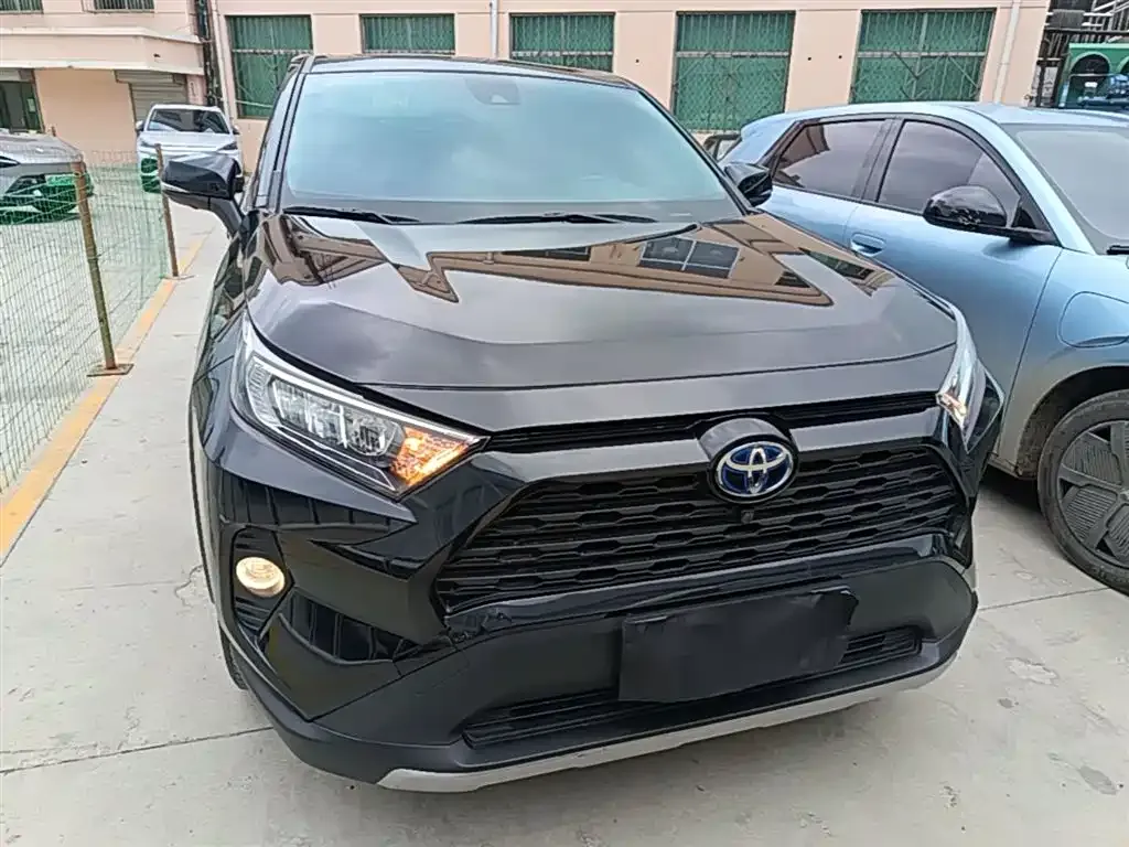 Toyota RAV4 — фото 2