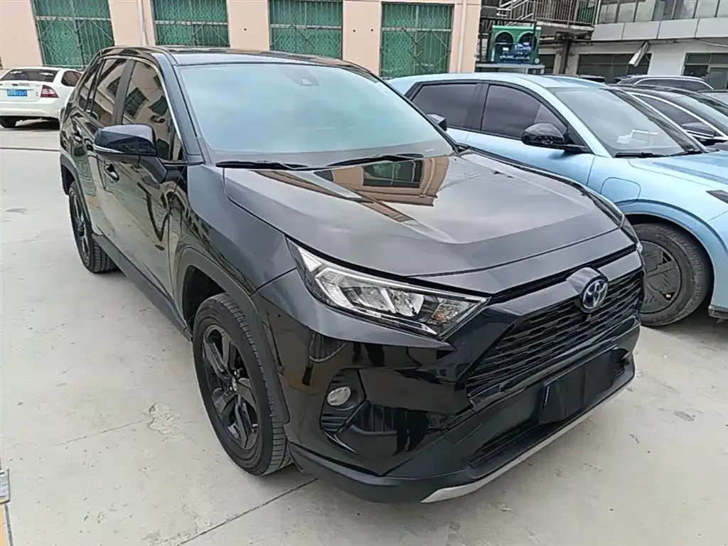 Toyota RAV4 — фото 6