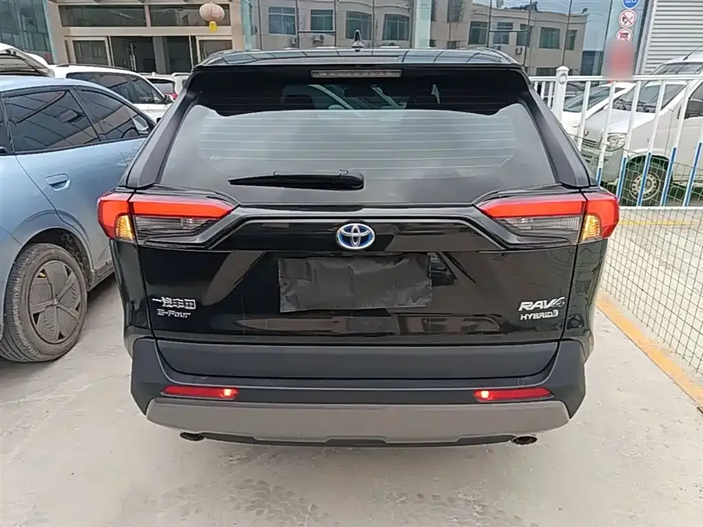 Toyota RAV4 — фото 4