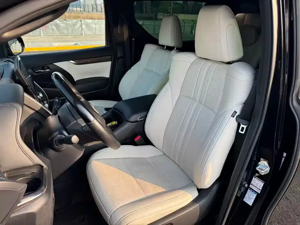 Toyota Vellfire — фото 6