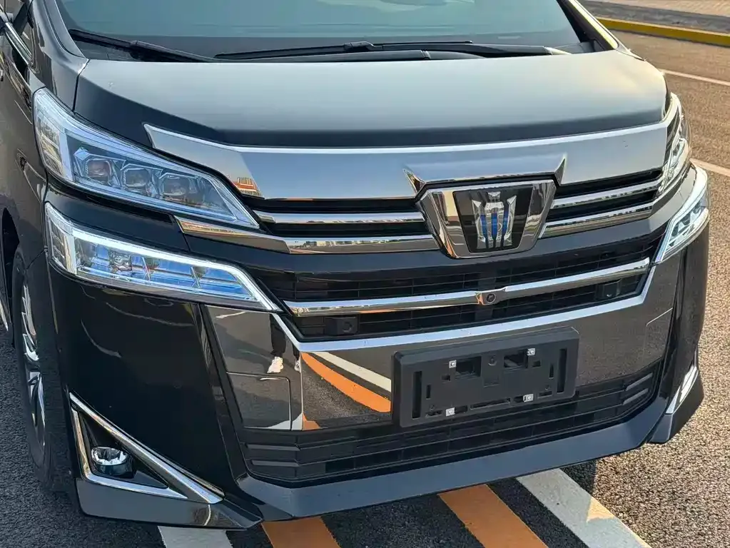 Toyota Vellfire — фото 2