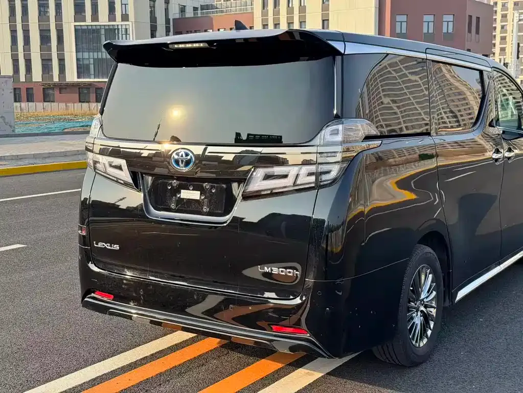 Toyota Vellfire — фото 10