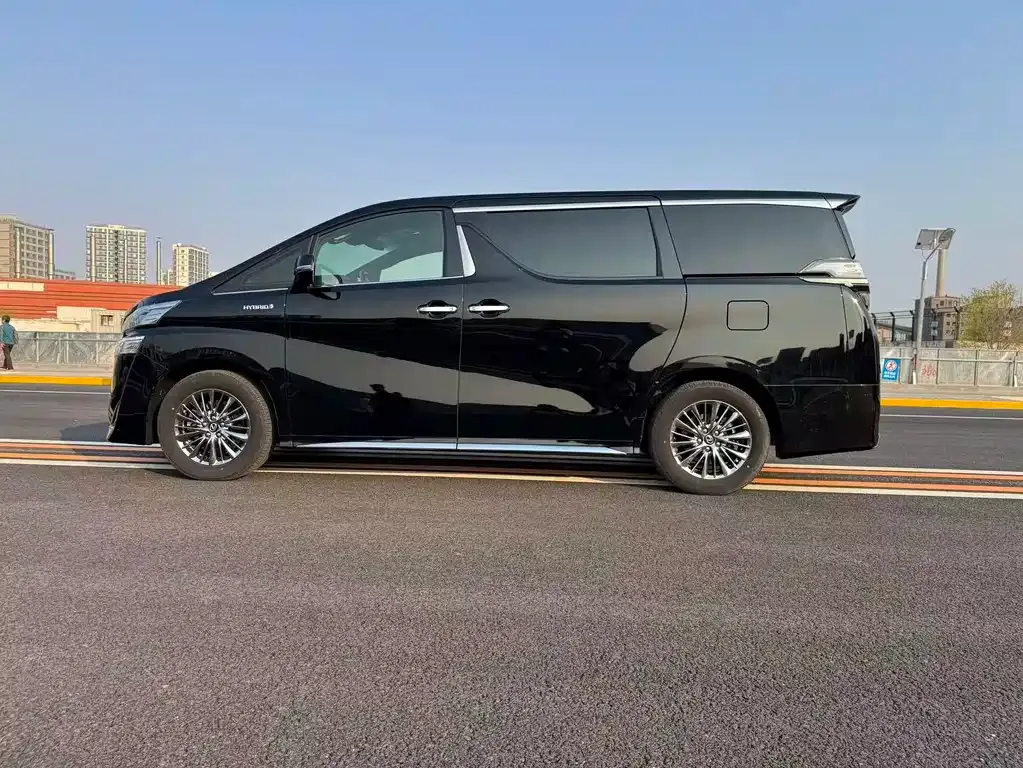 Toyota Vellfire — фото 8