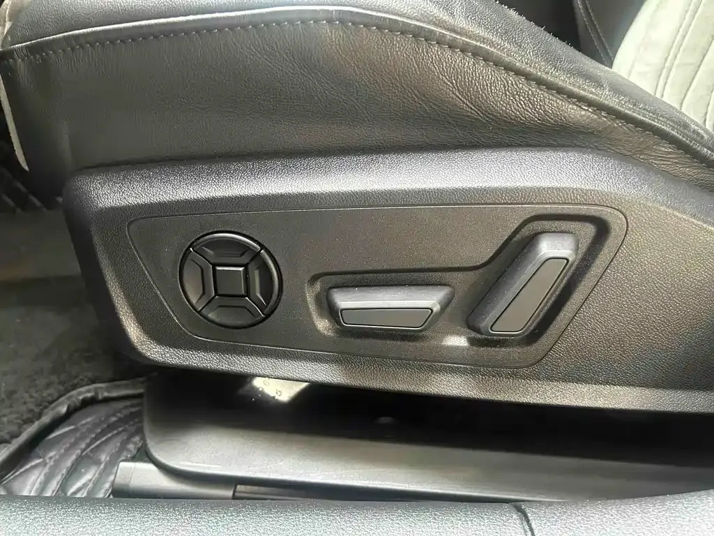 BMW 5 Series — фото 9