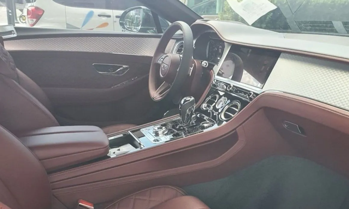 Bentley Continental 2022 из KR, фото 7