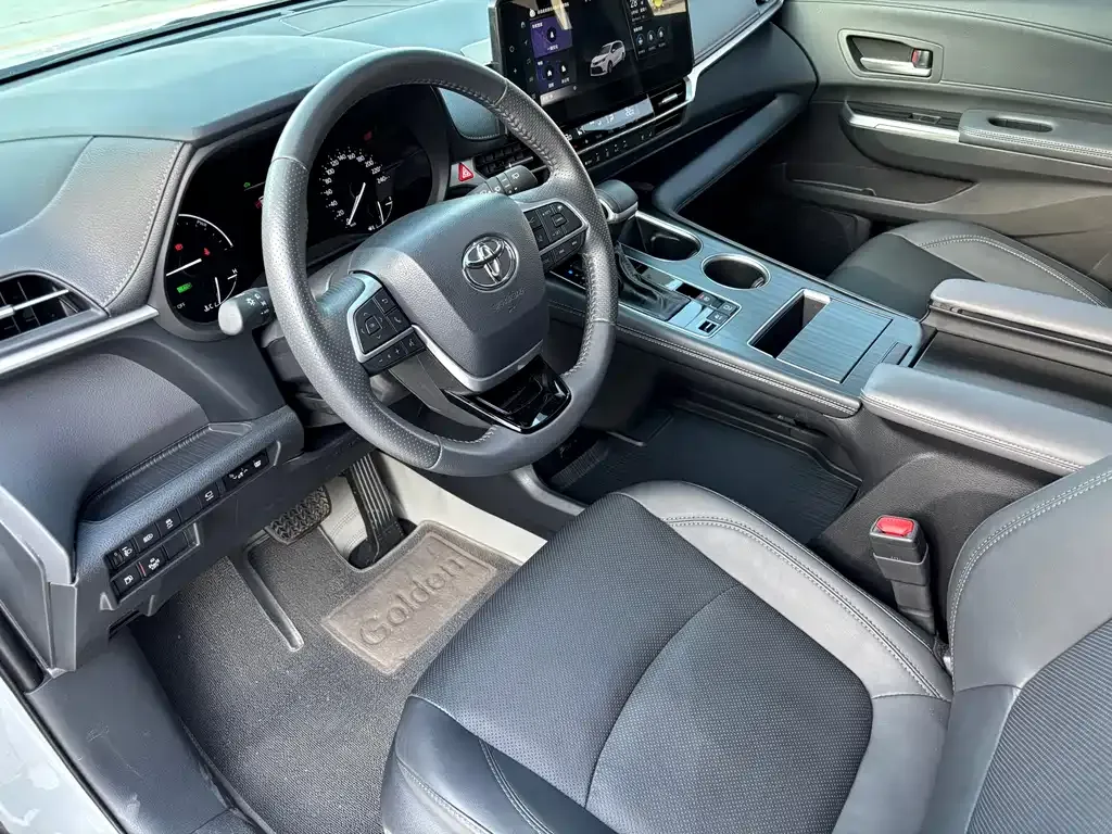 Toyota Sienna — фото 7