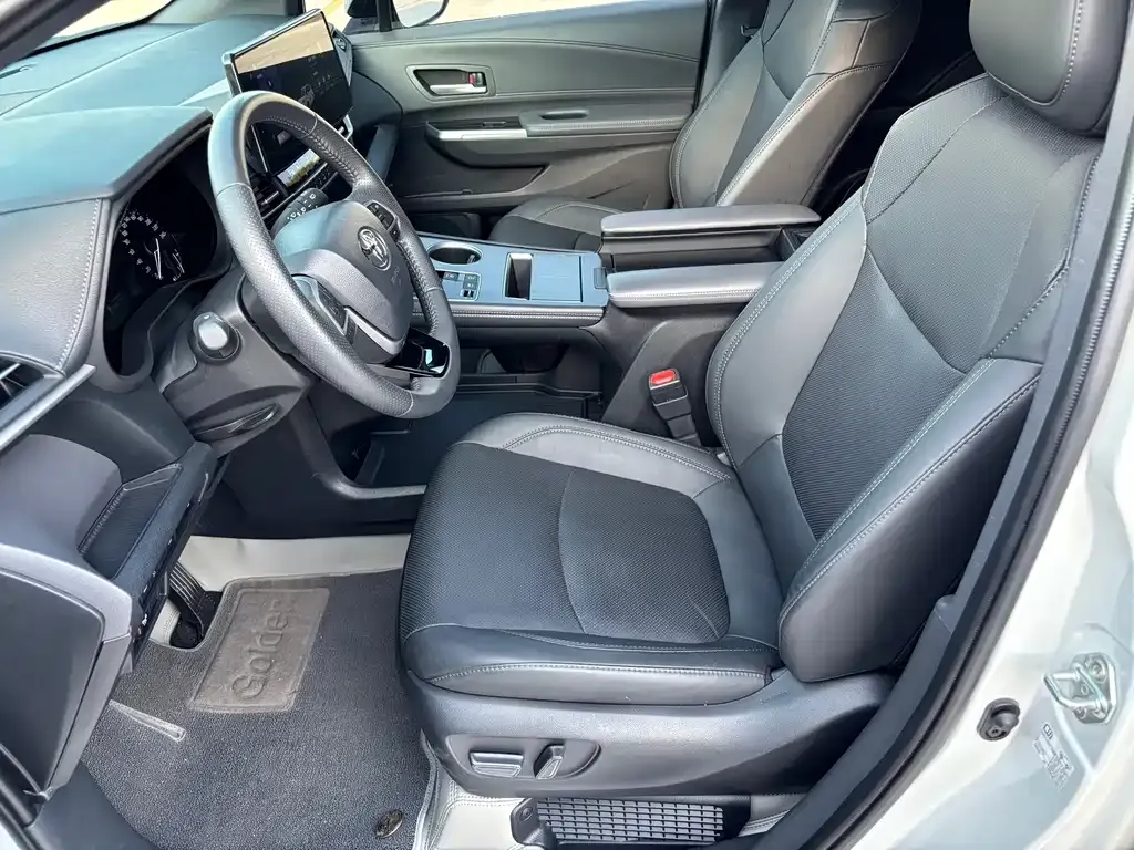 Toyota Sienna — фото 10