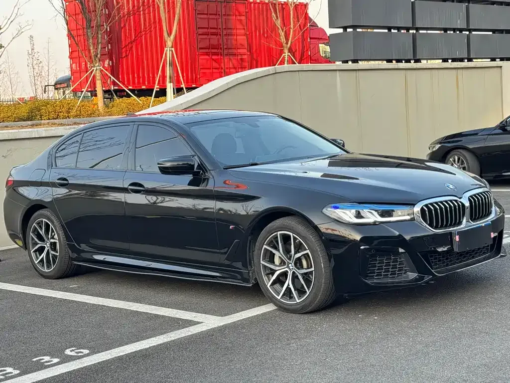 BMW 5 Series — фото 10