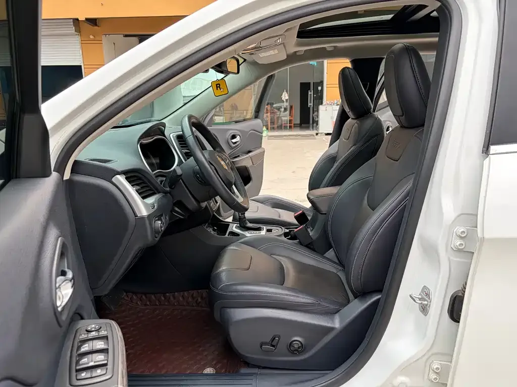 Jeep Cherokee 2021 из CN, фото 7