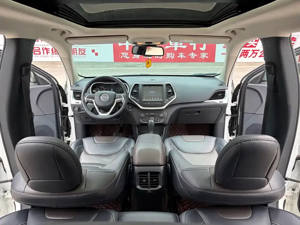 Jeep Cherokee 2021 из CN, фото 3