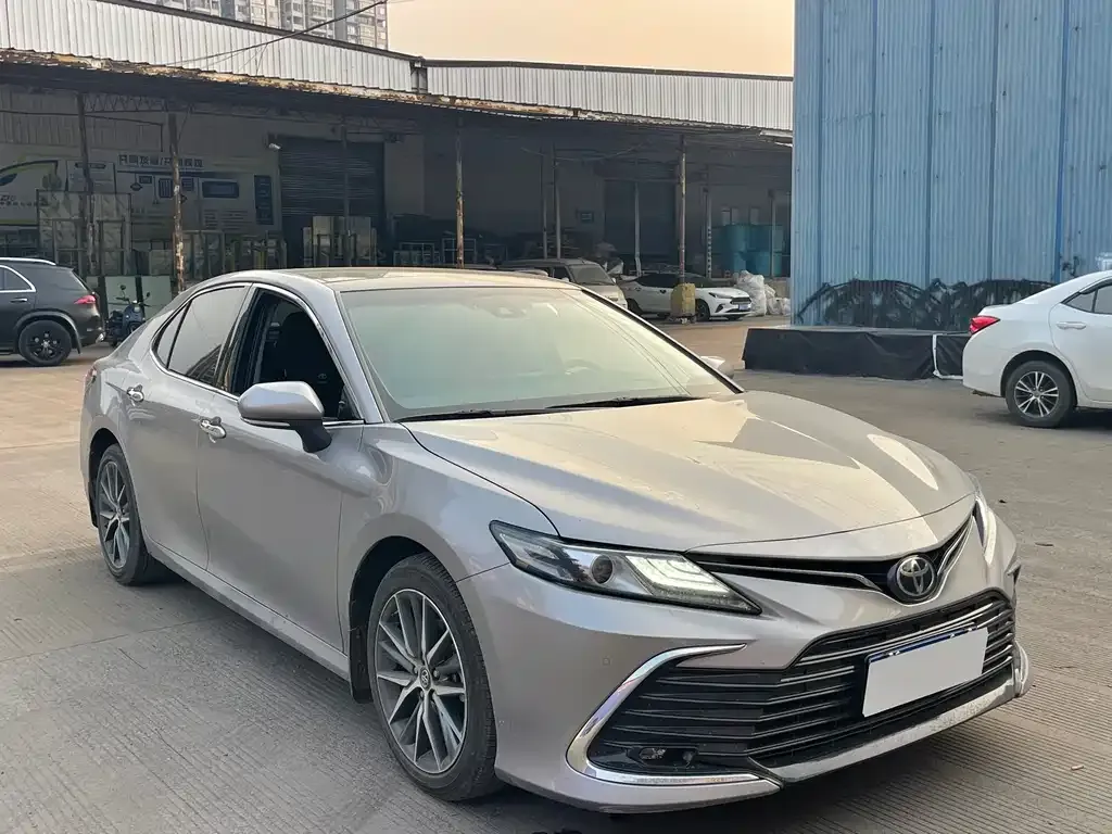 Toyota Camry — фото 7